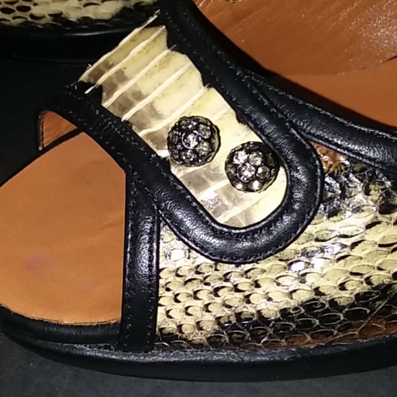 Beverly Feldman Size 7 1/2 M Snake skin 4" Heels - Picture 4 of 6